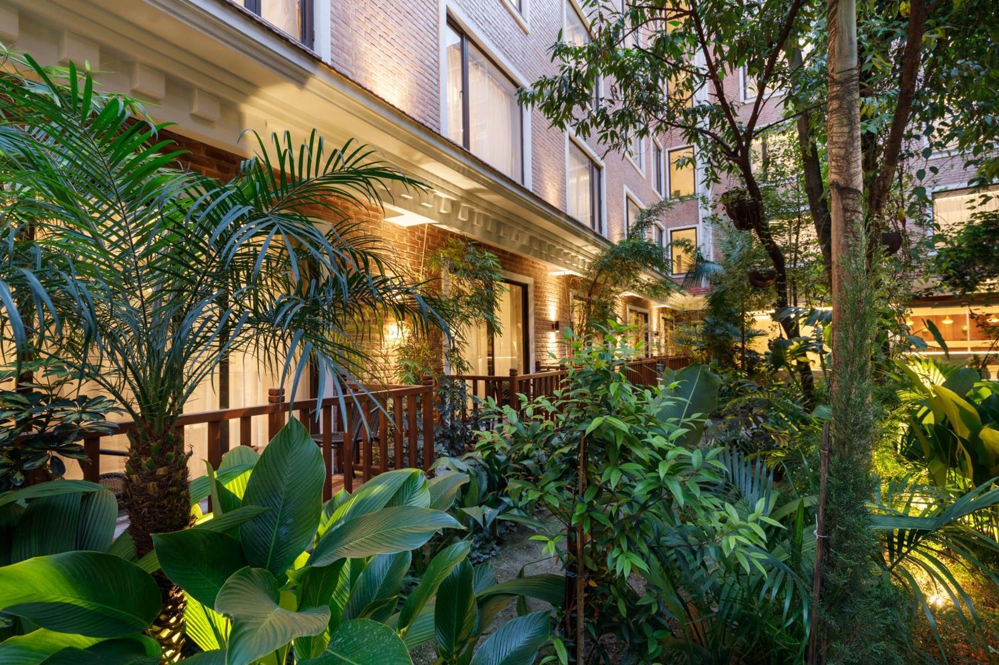 Hotel Thrive, A Tropical Courtyard Catmandu Exterior foto